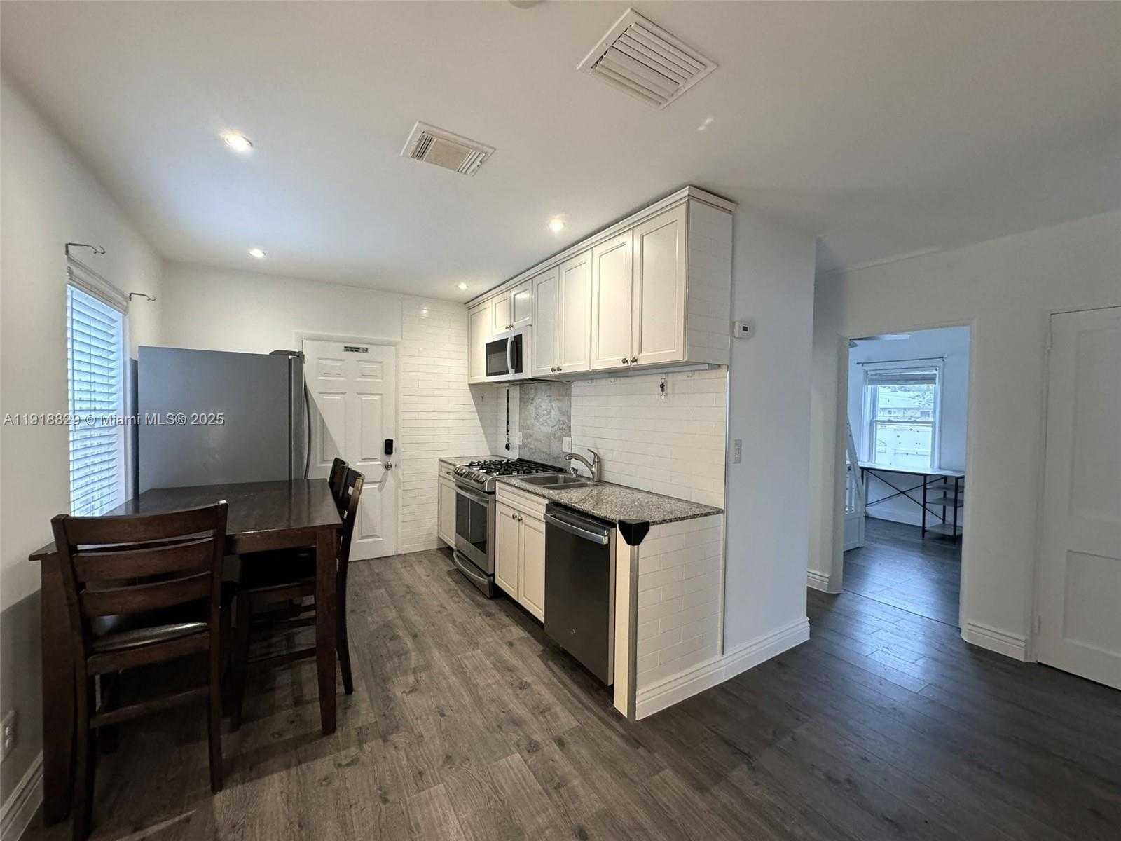 Small Image of 2309 VAN BUREN ST, Hollywood Number 4