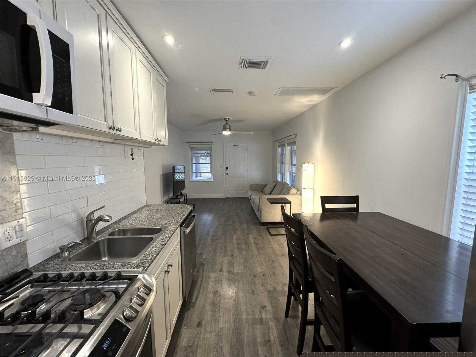 Small Image of 2309 VAN BUREN ST, Hollywood Number 5