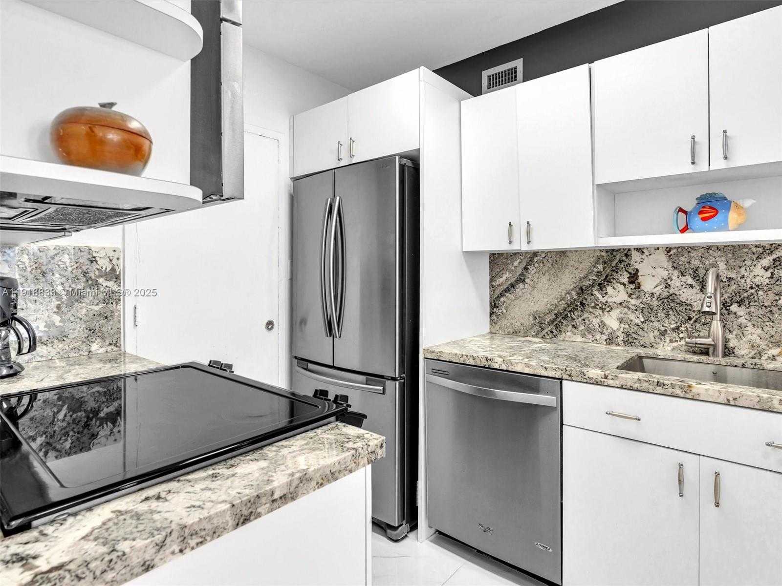 Small Image of 100 LINCOLN RD #710, Miami Beach Number 14