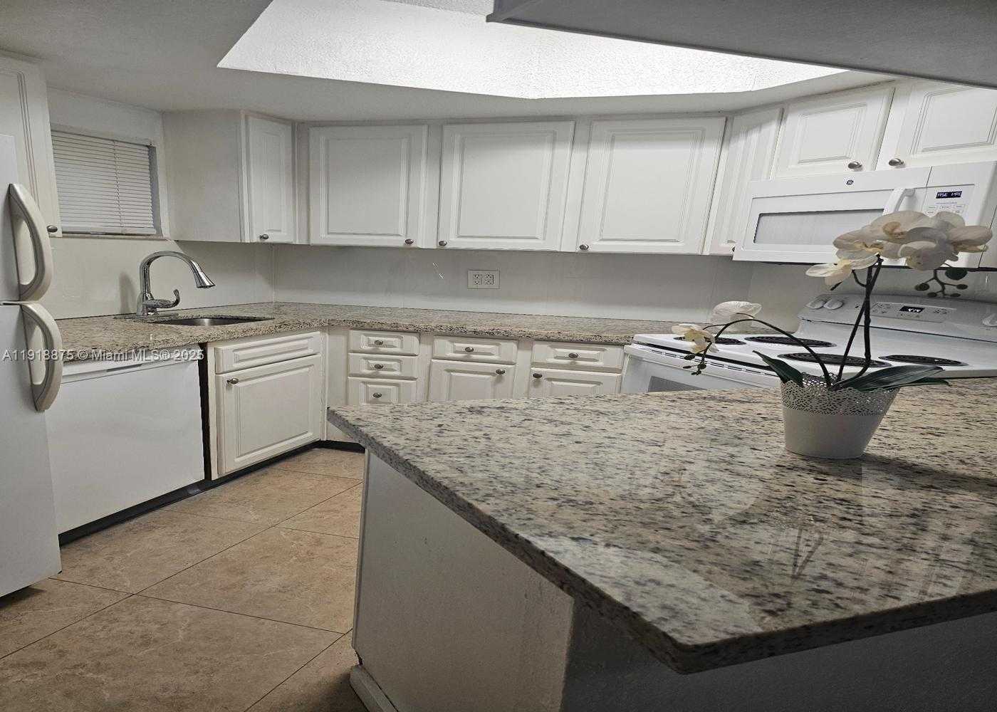 Small Image of 8245 LAKE DR #304, Doral Number 1