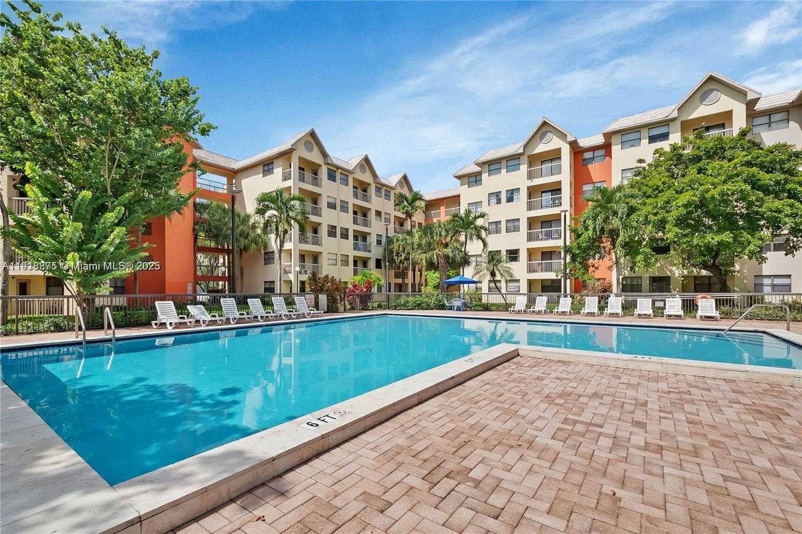 Small Image of 8245 LAKE DR #304, Doral Number 8