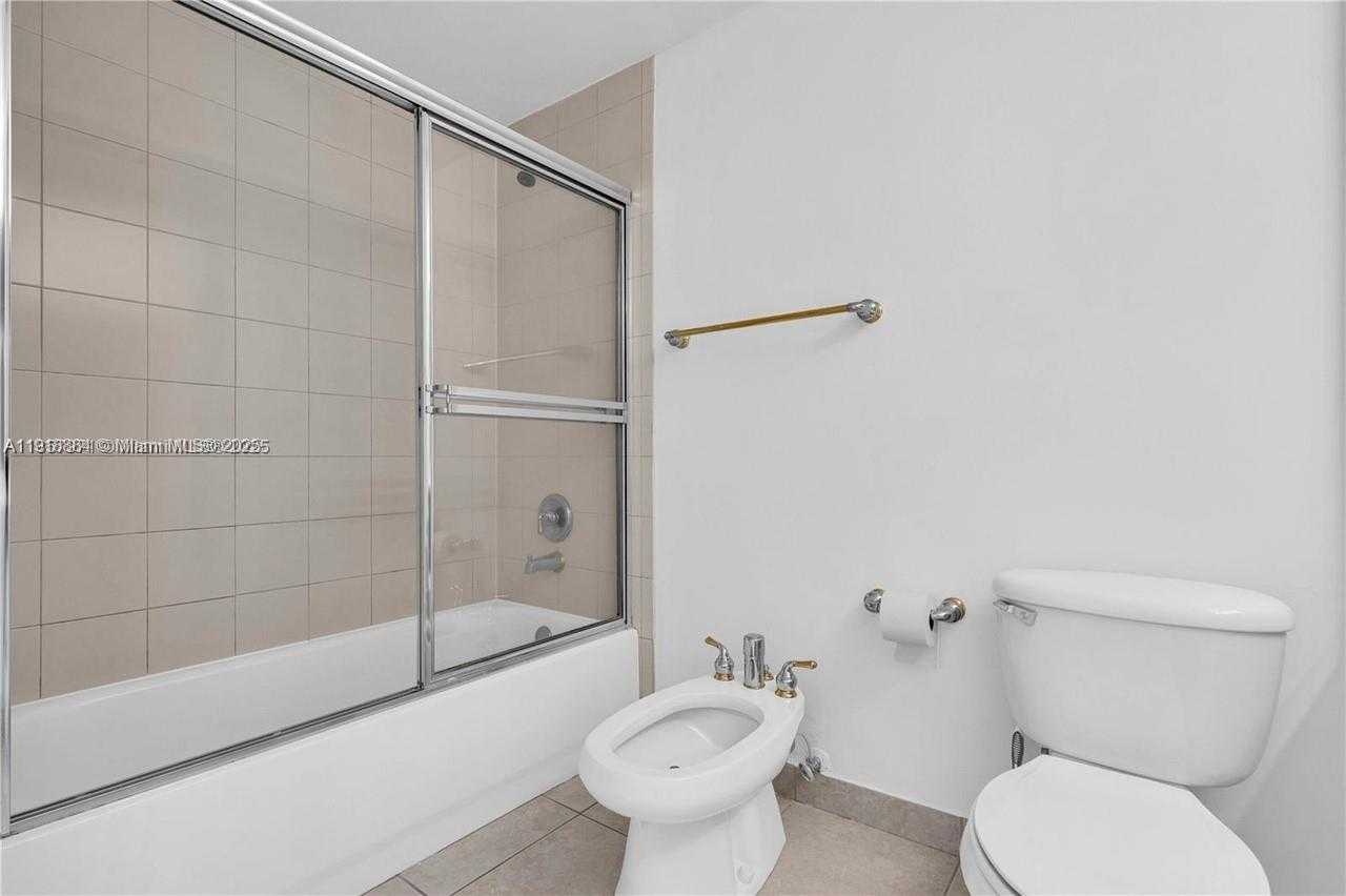 Small Image of 1824 BRICKELL AVE #4D, Miami Number 15