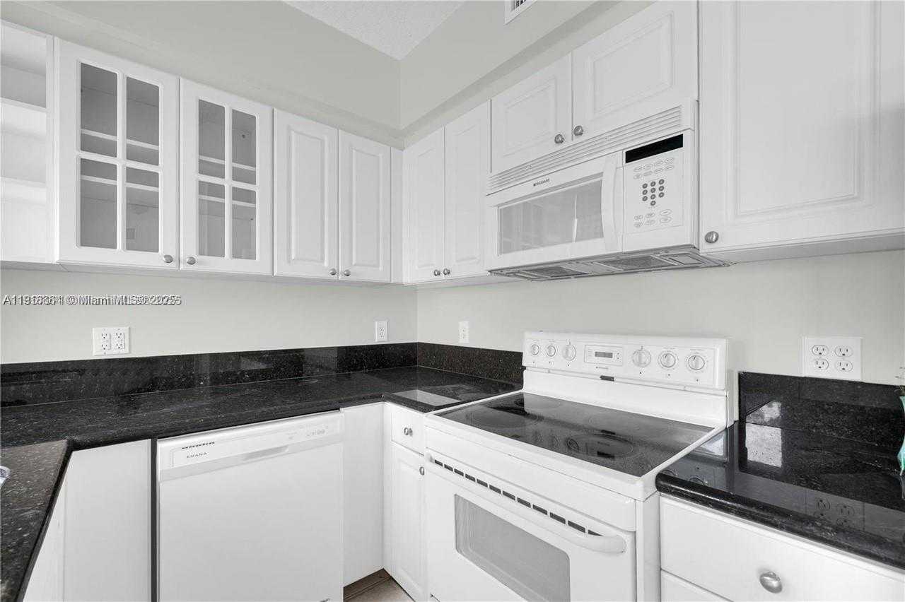 Small Image of 1824 BRICKELL AVE #4D, Miami Number 17