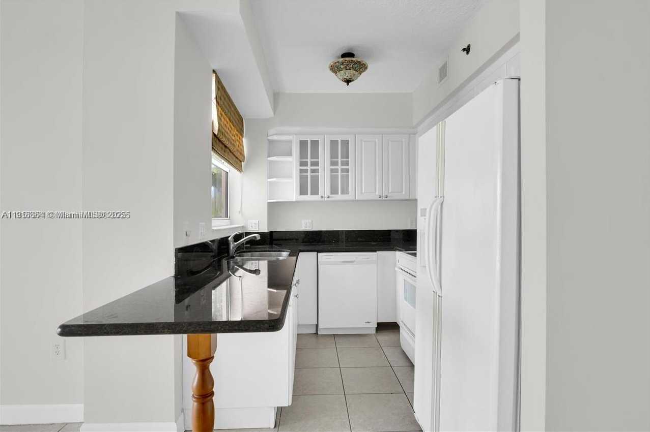 Small Image of 1824 BRICKELL AVE #4D, Miami Number 19