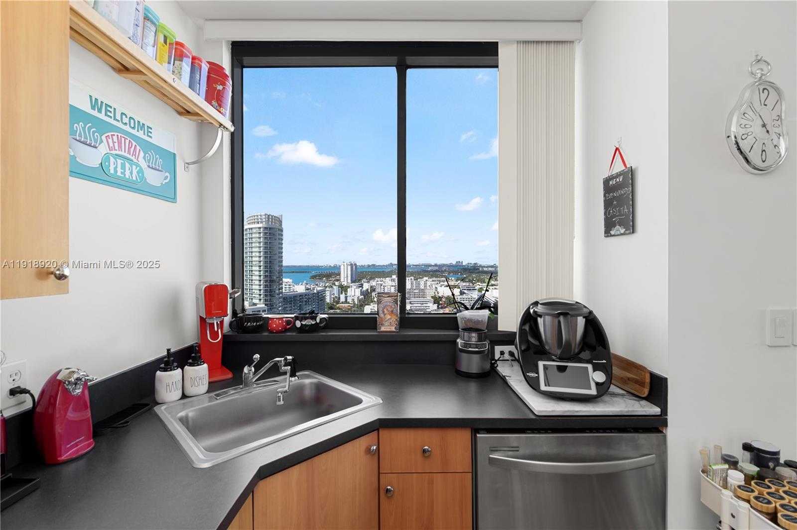 Small Image of 1330 WEST AVE #2513, Miami Beach Number 5