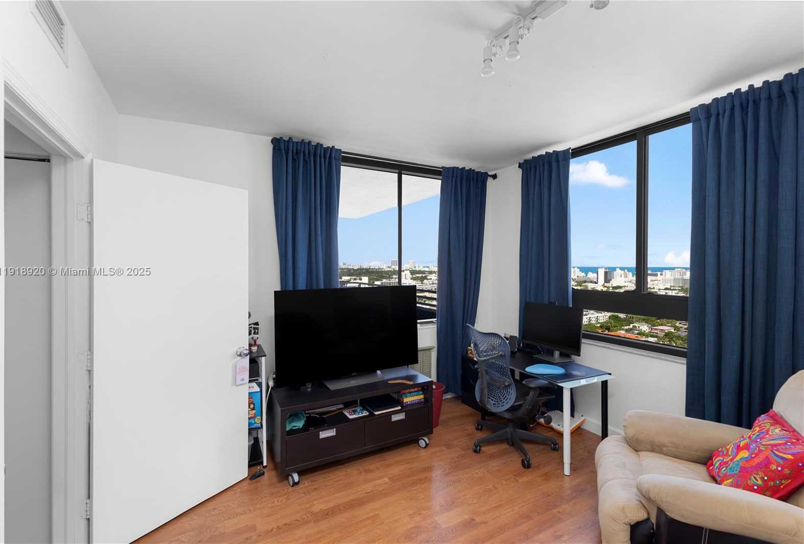 Small Image of 1330 WEST AVE #2513, Miami Beach Number 7