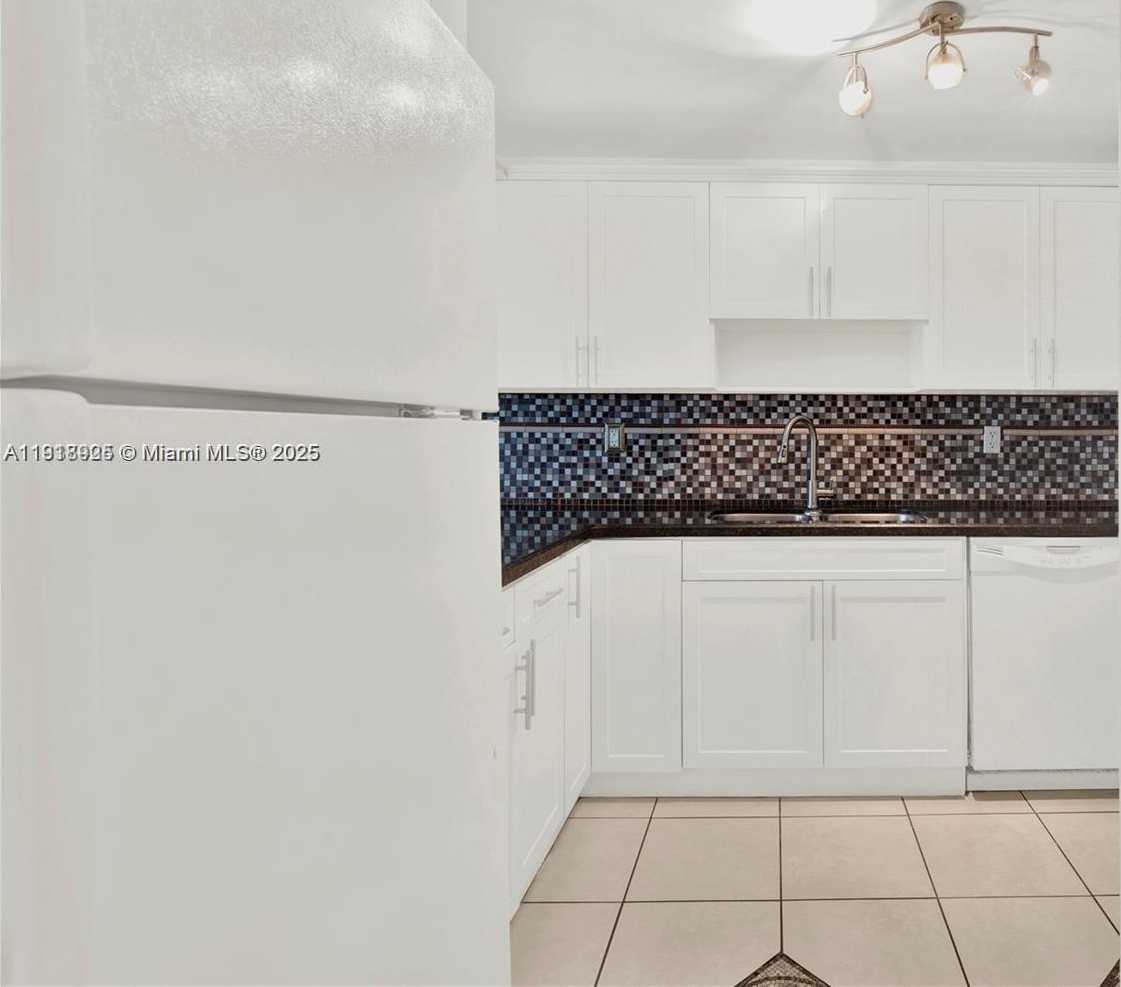 Small Image of 1990 WEST 56TH ST #1407, Hialeah Number 2