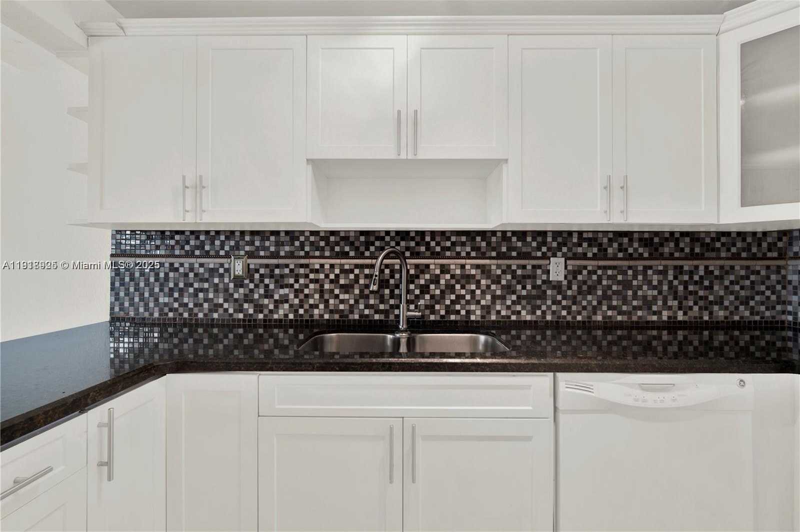 Small Image of 1990 WEST 56TH ST #1407, Hialeah Number 4