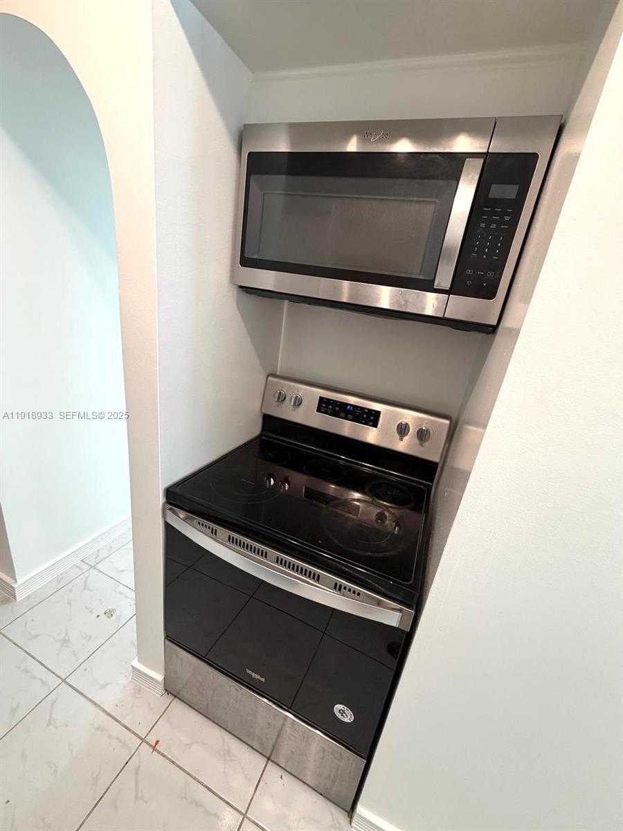 Small Image of 100 LINCOLN ROAD #1027, Miami Beach Number 10