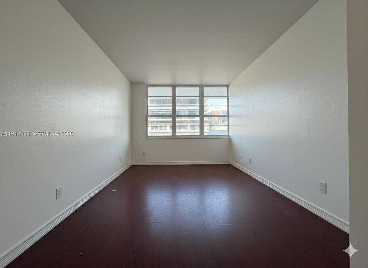 Small Image of 100 LINCOLN ROAD #1027, Miami Beach Number 11