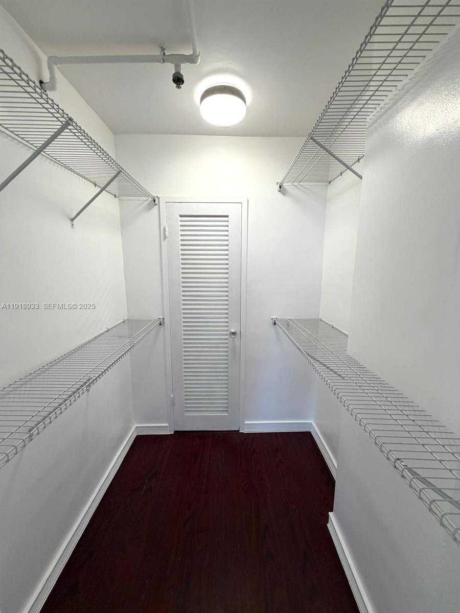 Small Image of 100 LINCOLN ROAD #1027, Miami Beach Number 12