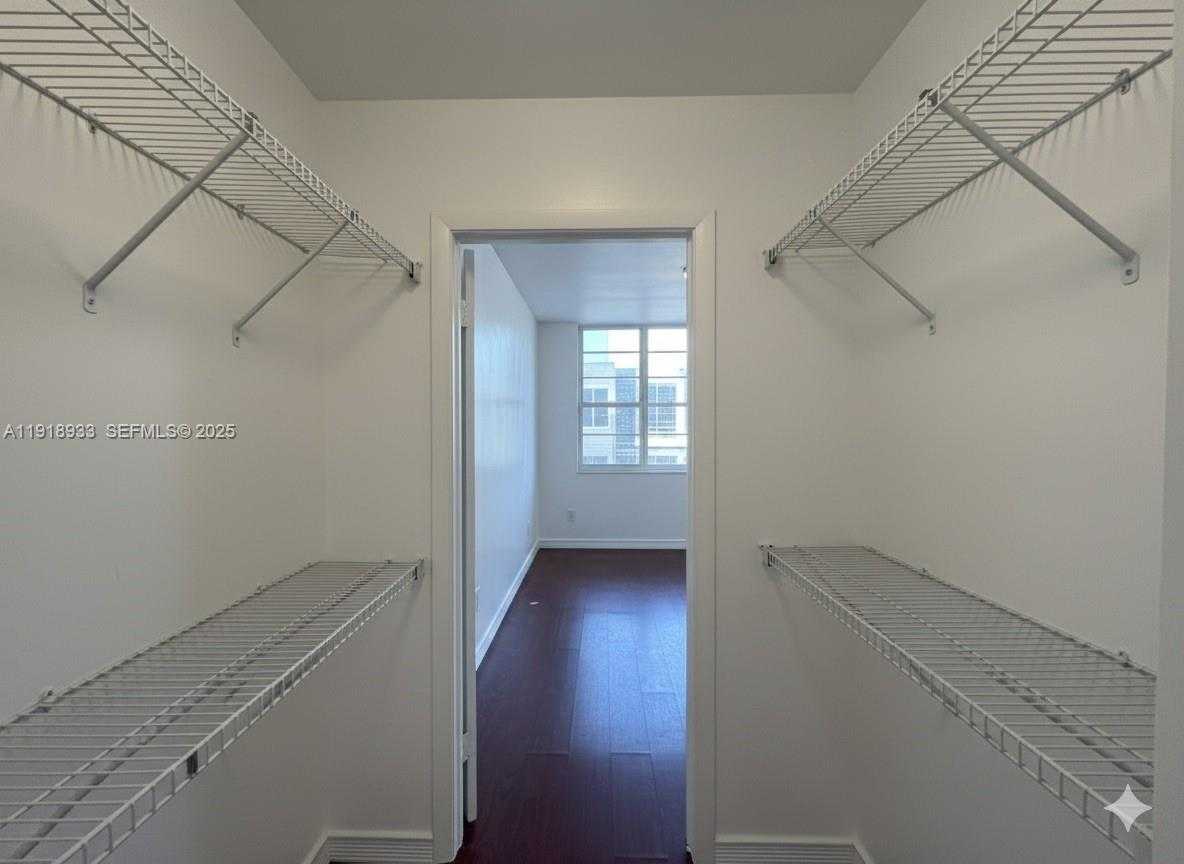 Small Image of 100 LINCOLN ROAD #1027, Miami Beach Number 13