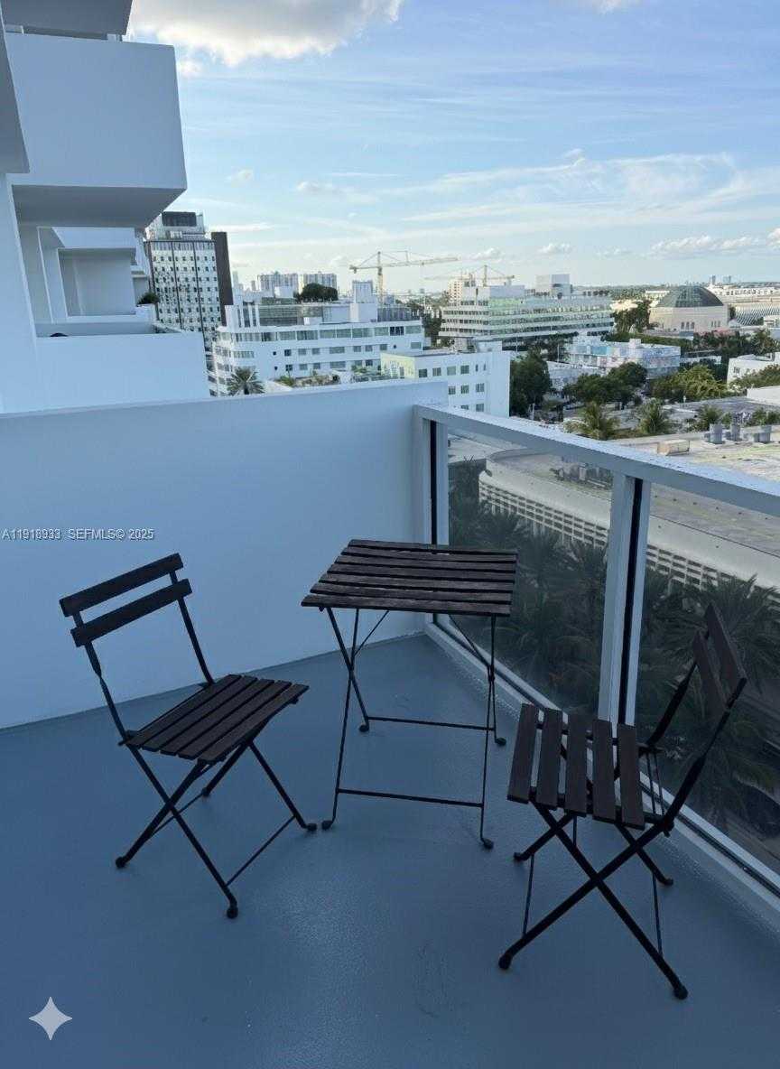 Small Image of 100 LINCOLN ROAD #1027, Miami Beach Number 2