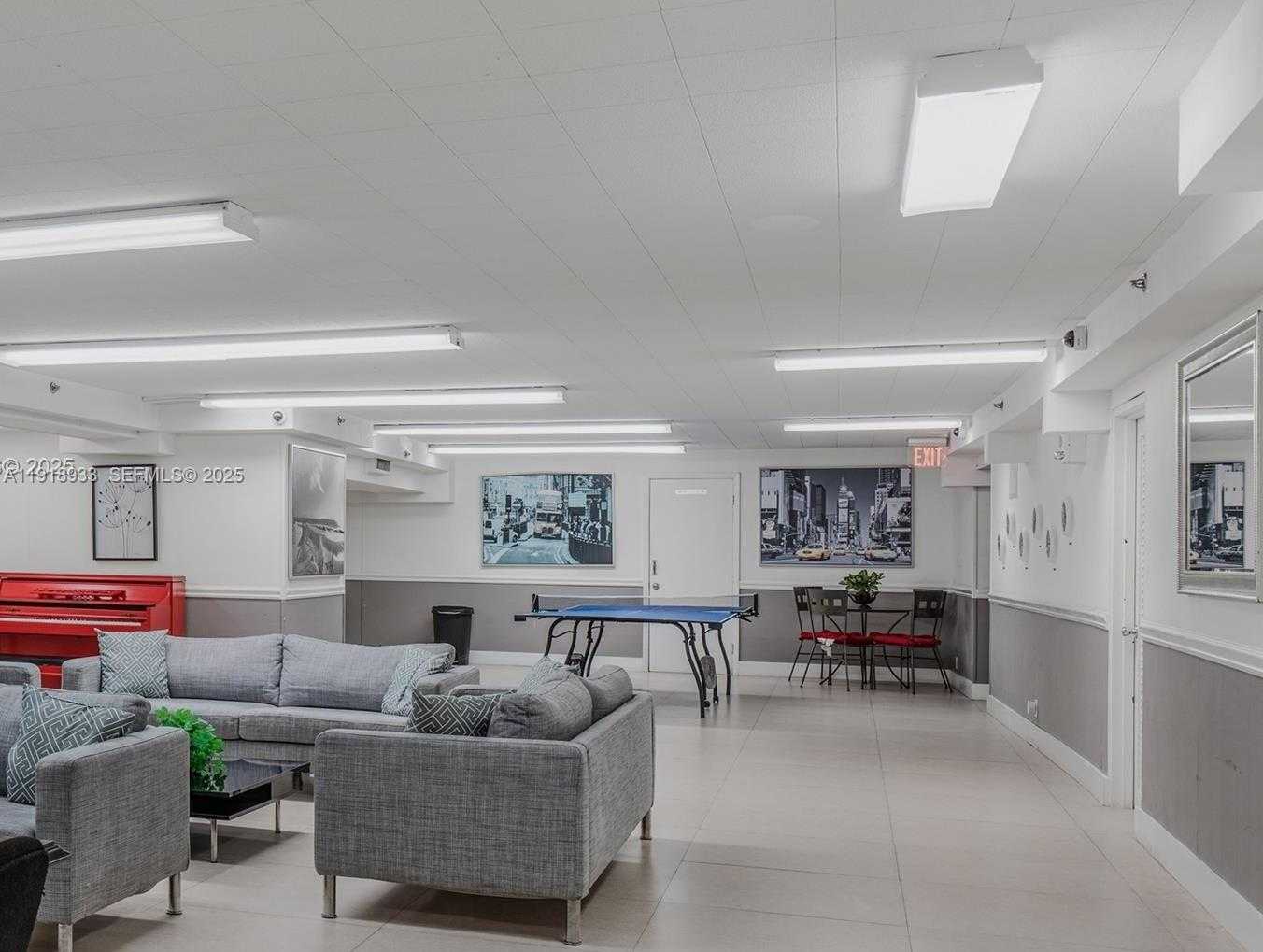 Small Image of 100 LINCOLN ROAD #1027, Miami Beach Number 21