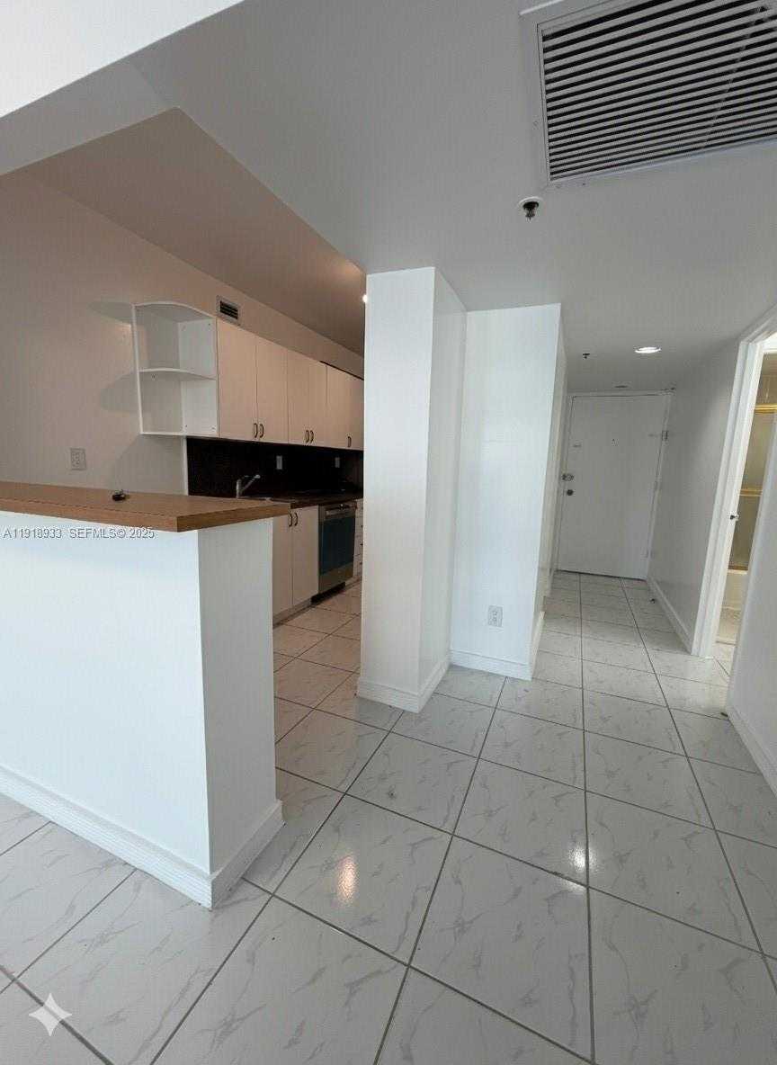 Small Image of 100 LINCOLN ROAD #1027, Miami Beach Number 6