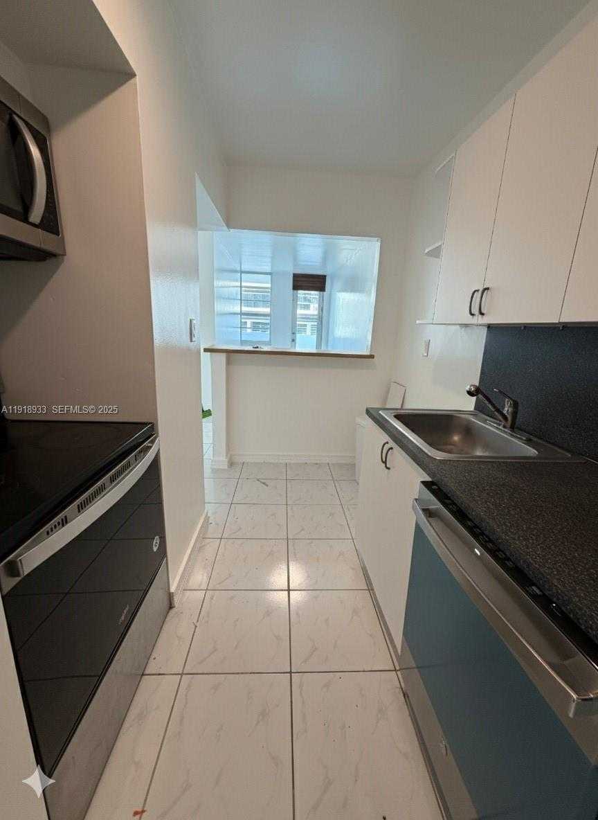 Small Image of 100 LINCOLN ROAD #1027, Miami Beach Number 7