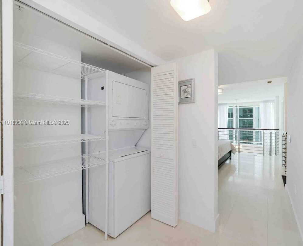 Small Image of 41 SOUTH EAST 5TH ST #708, Miami Number 3