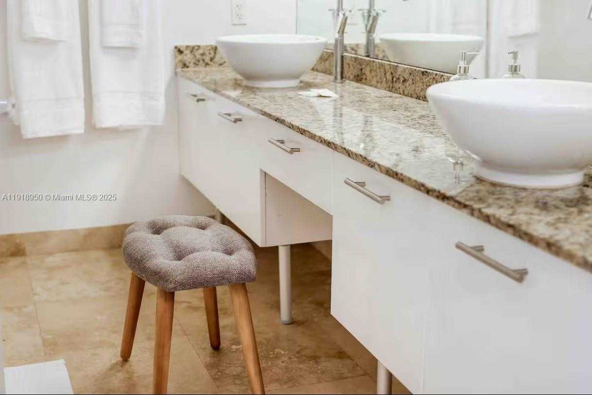 Small Image of 41 SOUTH EAST 5TH ST #708, Miami Number 4