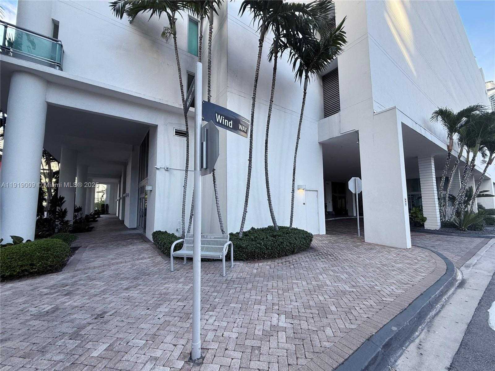 Small Image of 350 SOUTH MIAMI AVE #2013, Miami Number 22