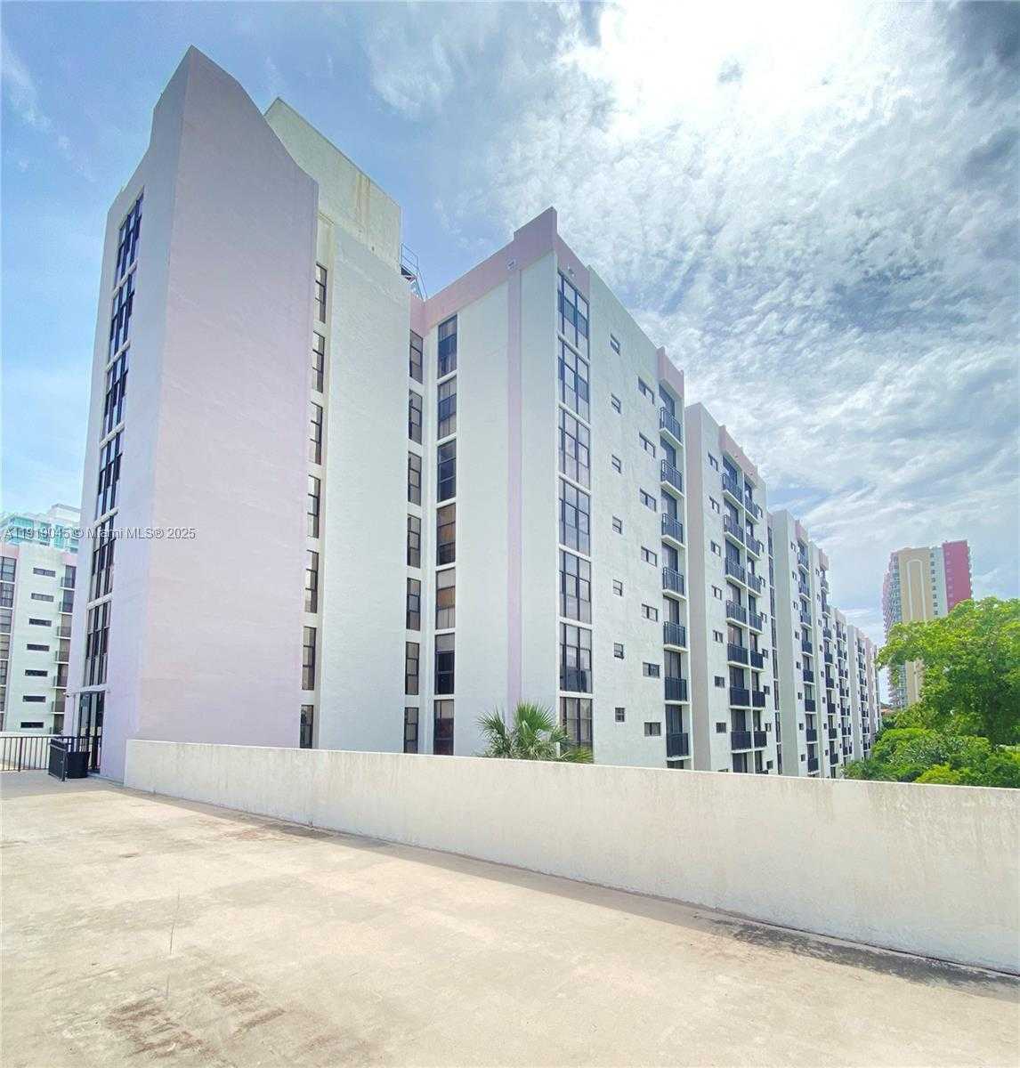 Small Image of 16919 NORTH BAY RD #509, Sunny Isles Beach Number 13