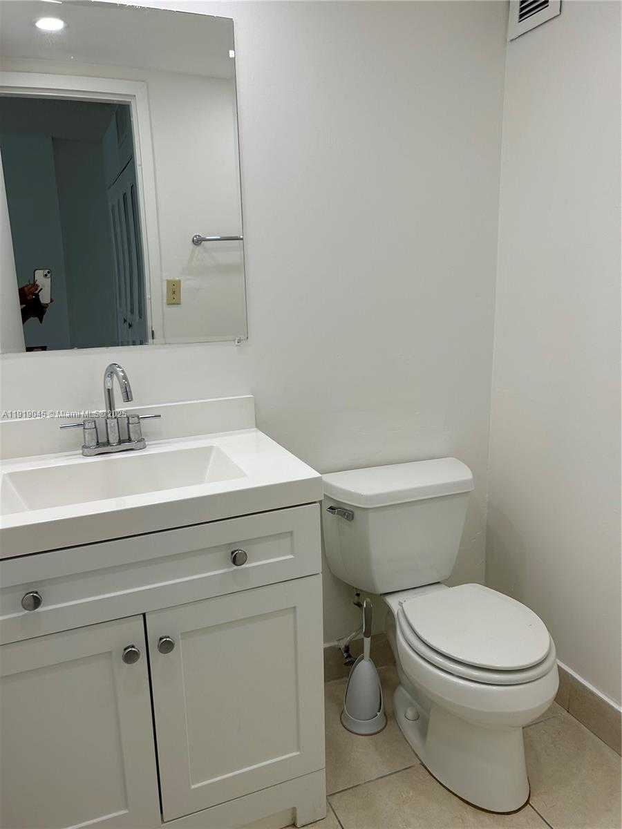 Small Image of 16919 NORTH BAY RD #509, Sunny Isles Beach Number 23