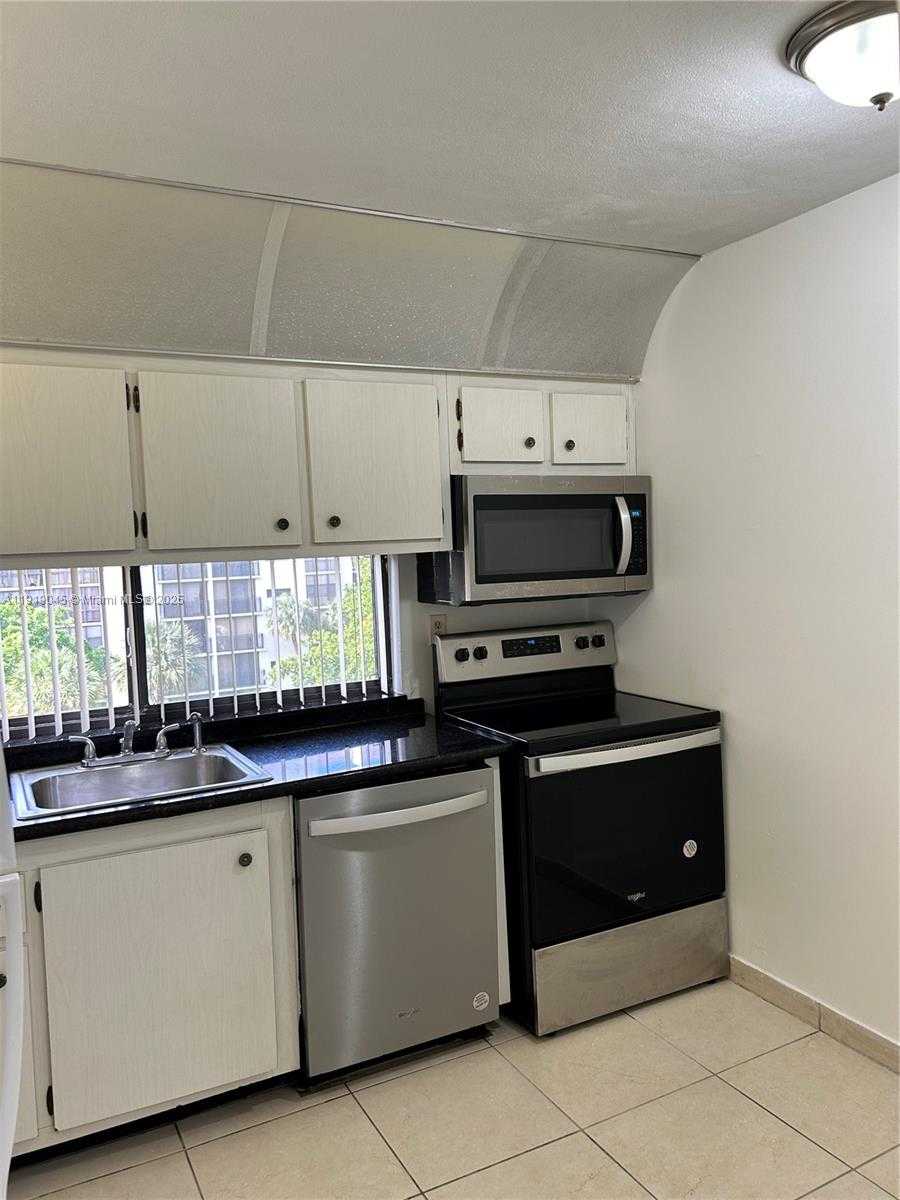 Small Image of 16919 NORTH BAY RD #509, Sunny Isles Beach Number 25