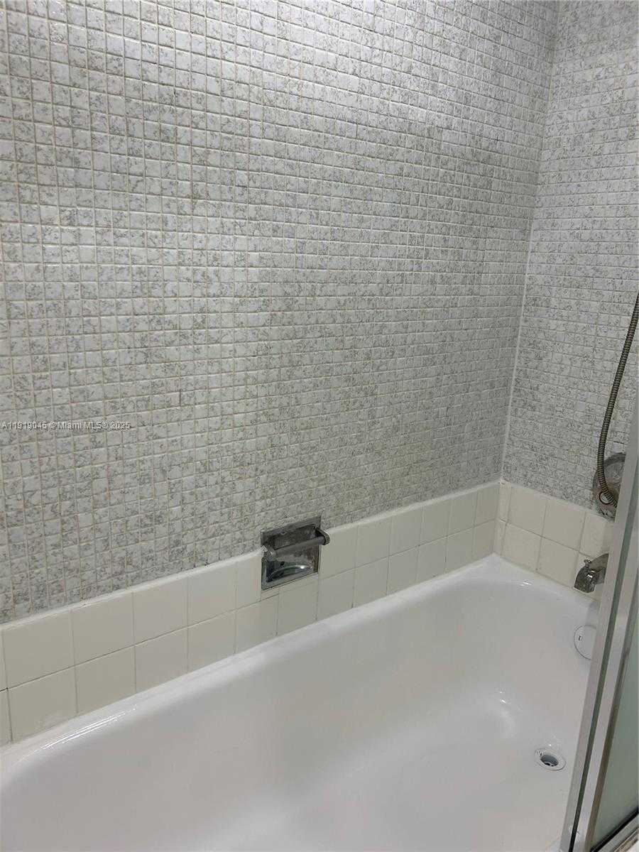 Small Image of 16919 NORTH BAY RD #509, Sunny Isles Beach Number 32