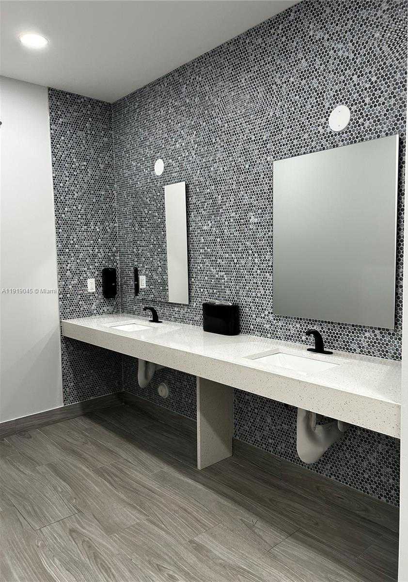 Small Image of 16919 NORTH BAY RD #509, Sunny Isles Beach Number 36