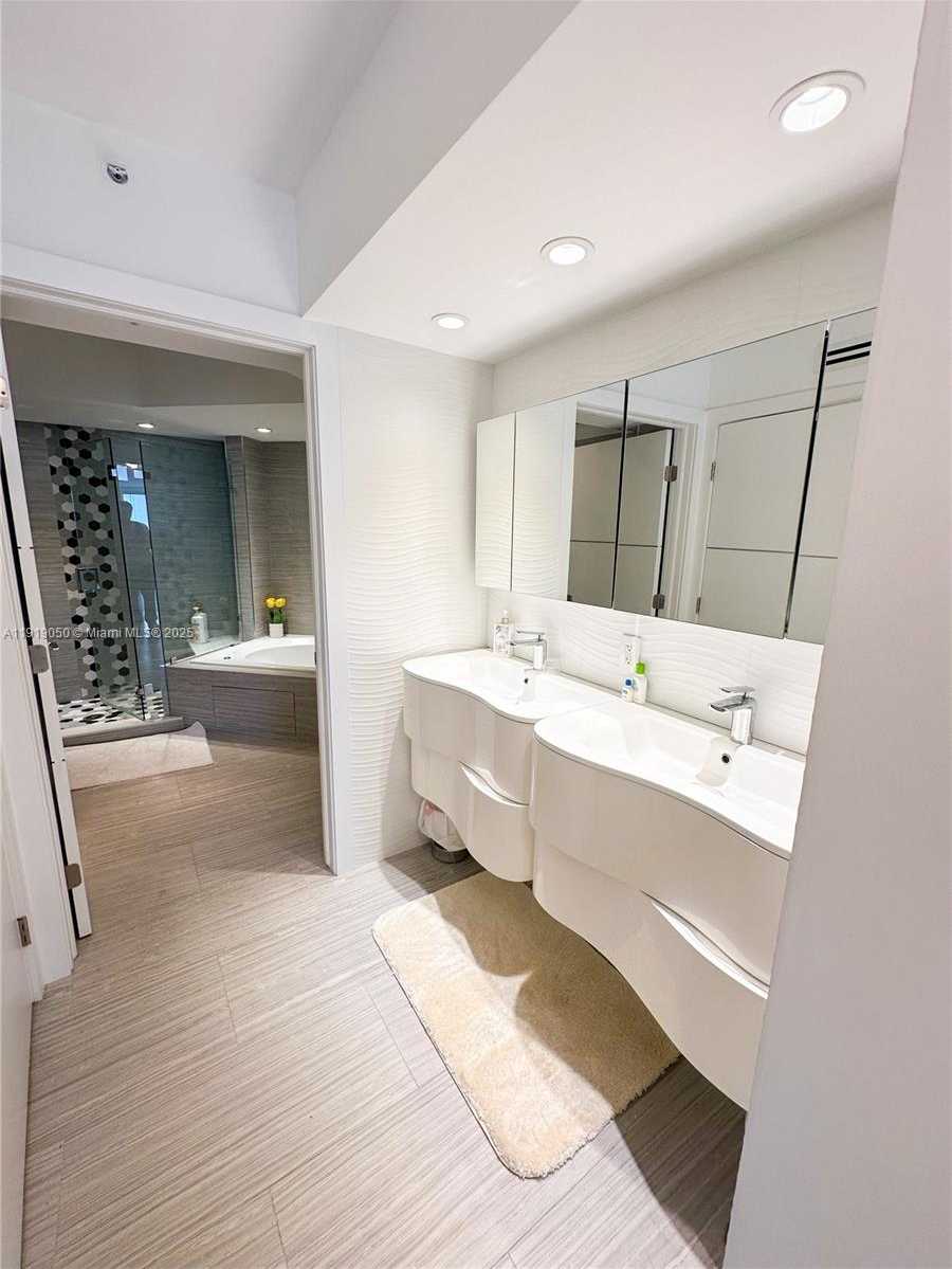 Small Image of 6301 COLLINS AVE #2707, Miami Beach Number 14