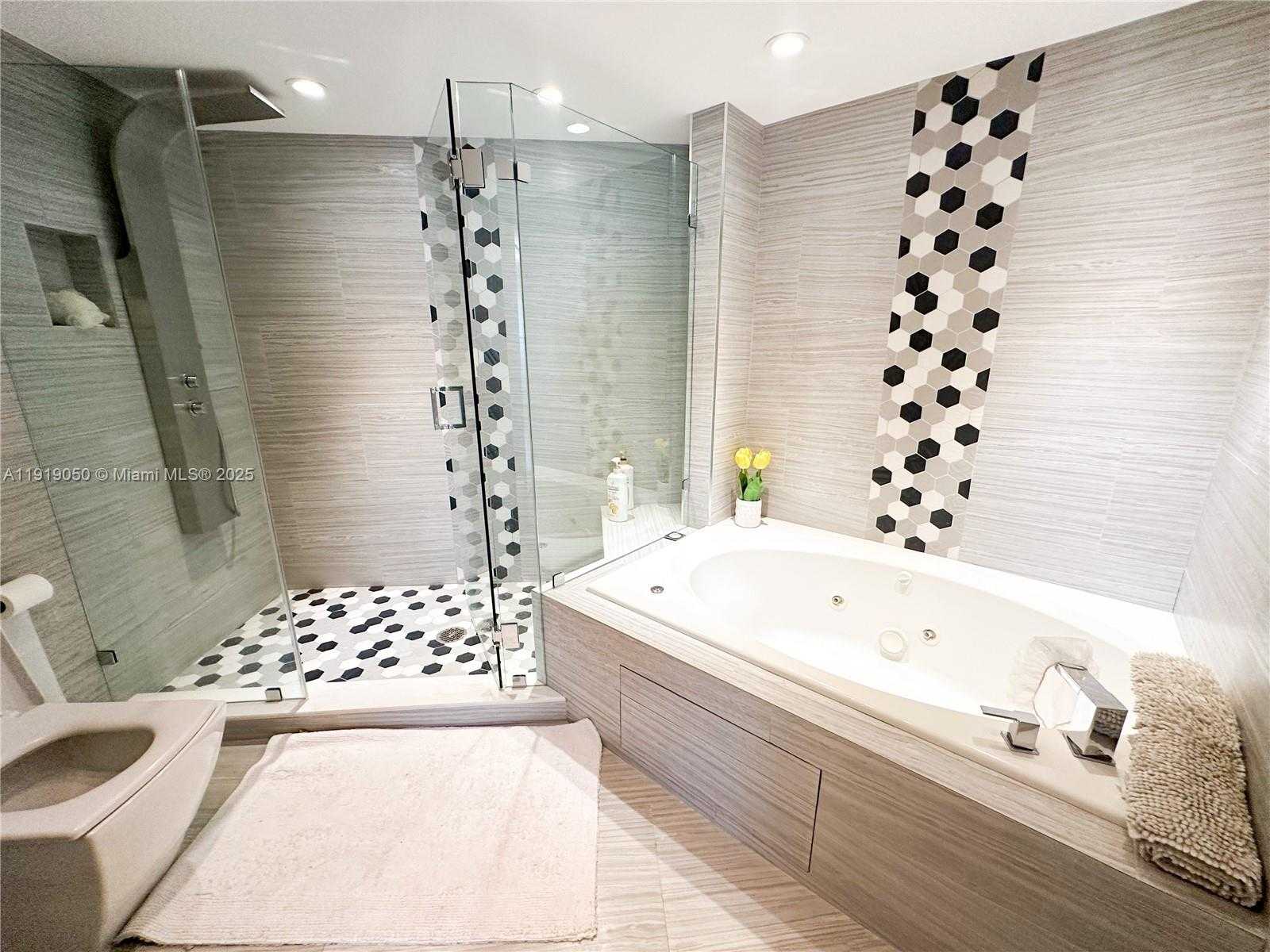 Small Image of 6301 COLLINS AVE #2707, Miami Beach Number 18