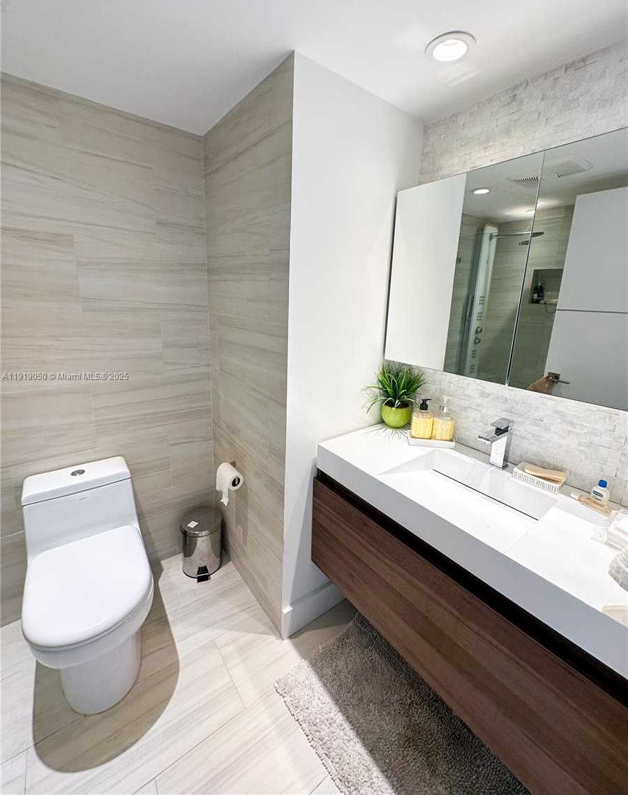 Small Image of 6301 COLLINS AVE #2707, Miami Beach Number 25