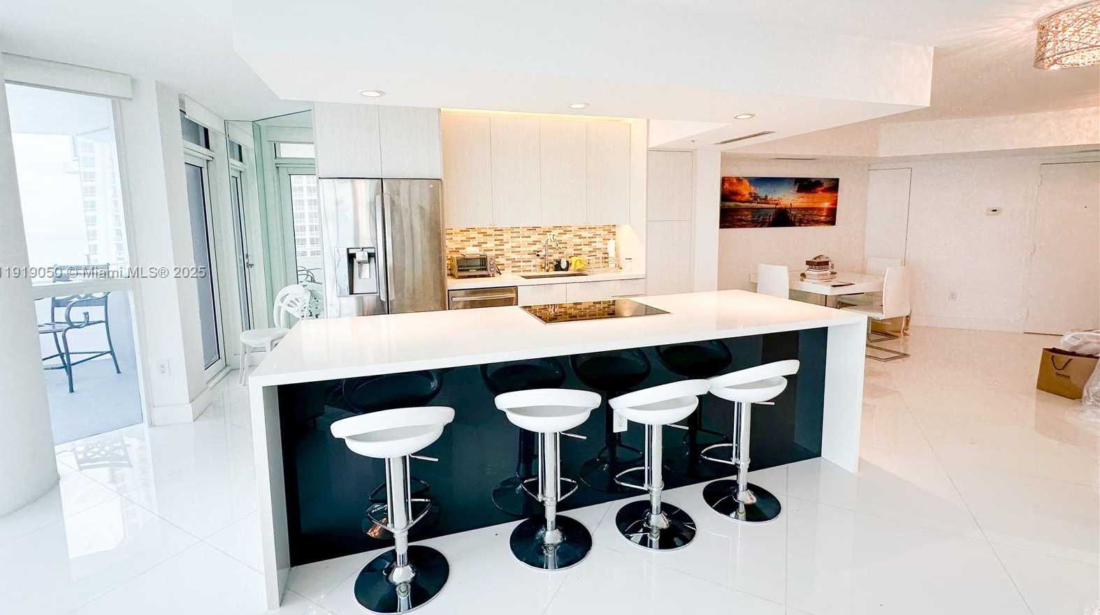 Small Image of 6301 COLLINS AVE #2707, Miami Beach Number 5