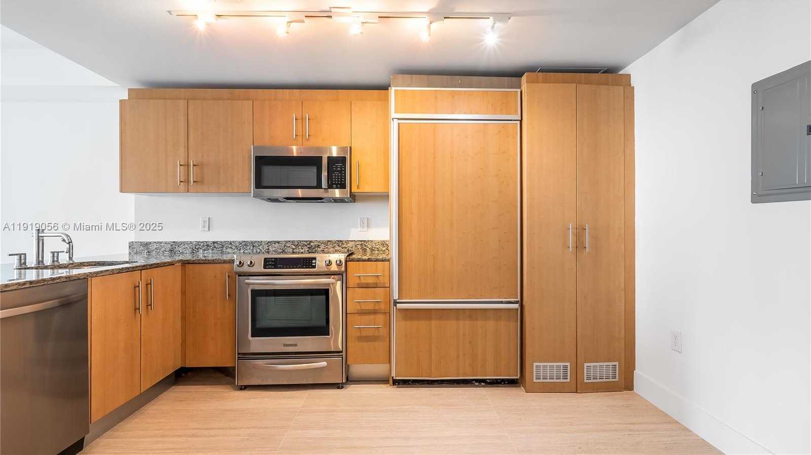 Small Image of 10275 COLLINS AVE #905, Bal Harbour Number 9