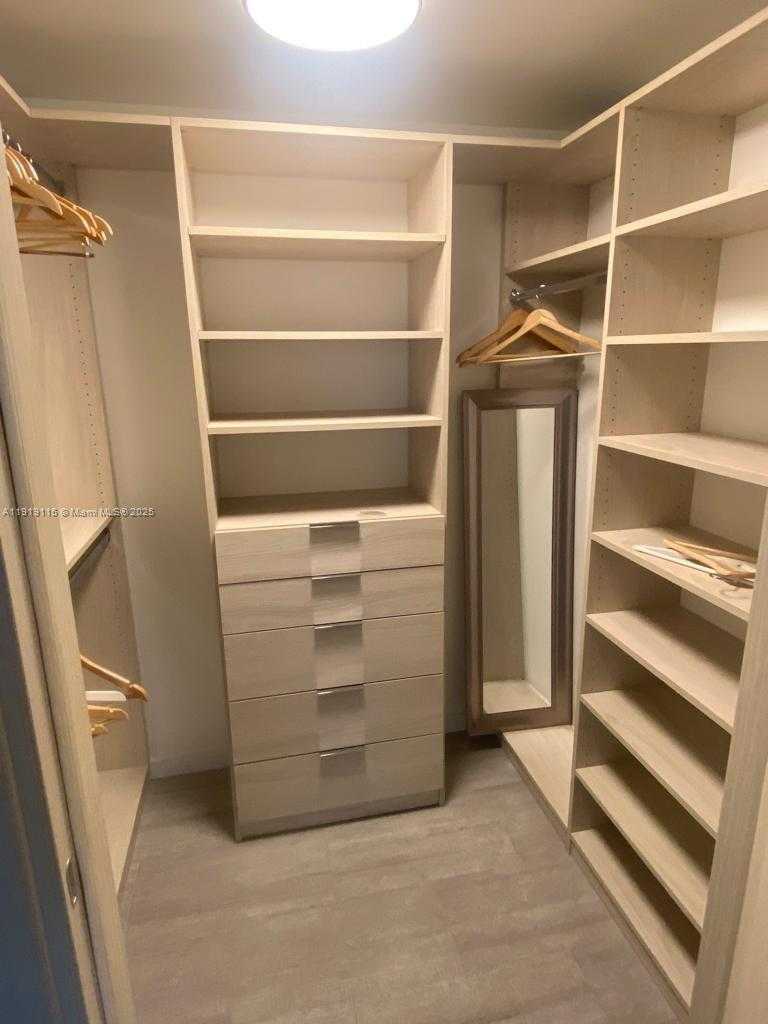 Small Image of 1000 BRICKELL PLZ #3410, Miami Number 33