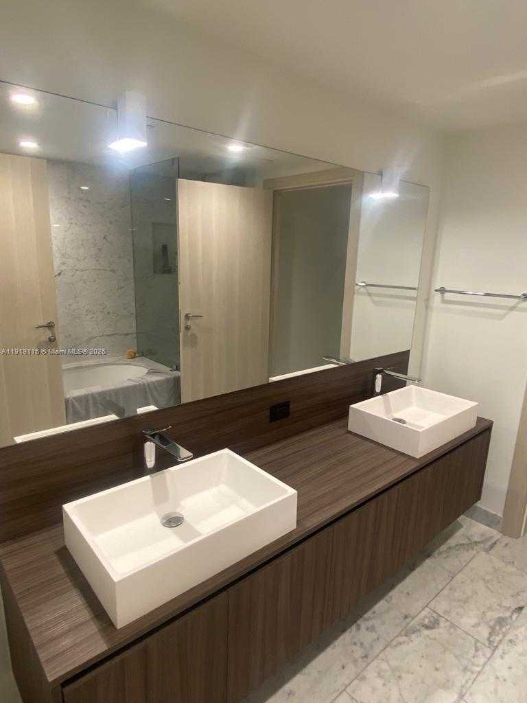 Small Image of 1000 BRICKELL PLZ #3410, Miami Number 34