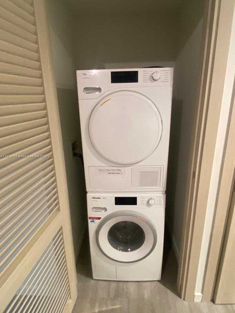 Small Image of 1000 BRICKELL PLZ #3410, Miami Number 37