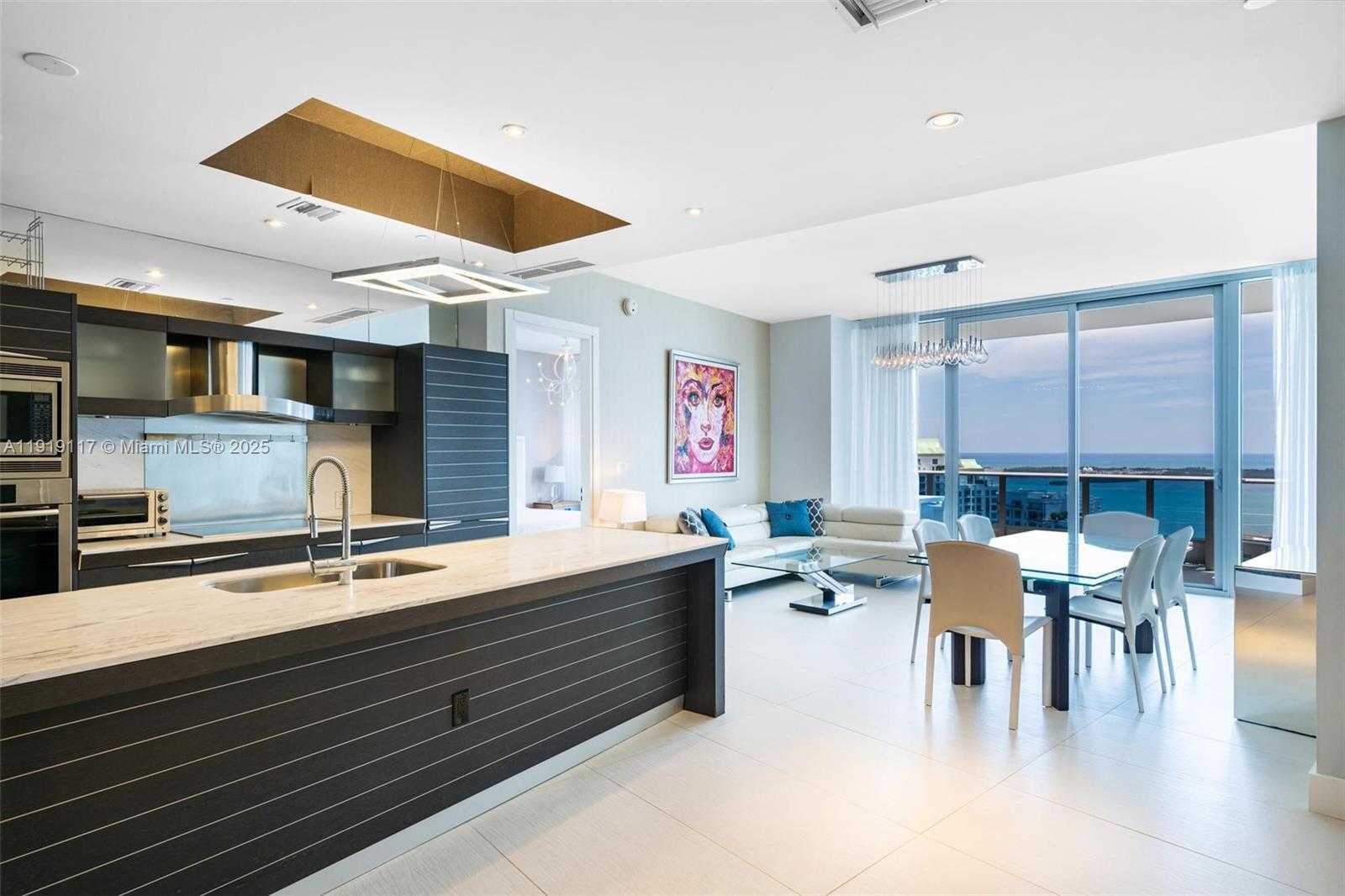 Small Image of 200 BISCAYNE BOULEVARD WAY #4707, Miami Number 1