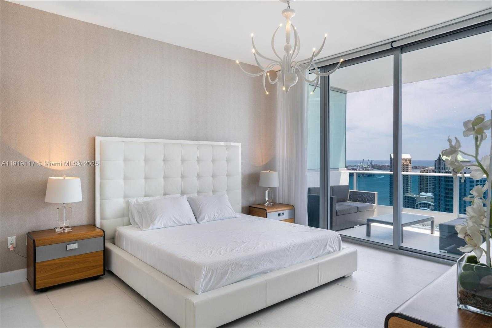 Small Image of 200 BISCAYNE BOULEVARD WAY #4707, Miami Number 10