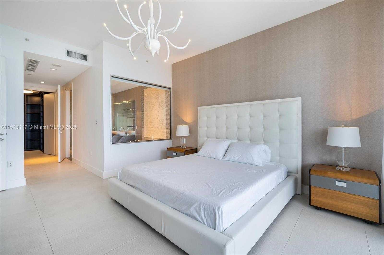 Small Image of 200 BISCAYNE BOULEVARD WAY #4707, Miami Number 11