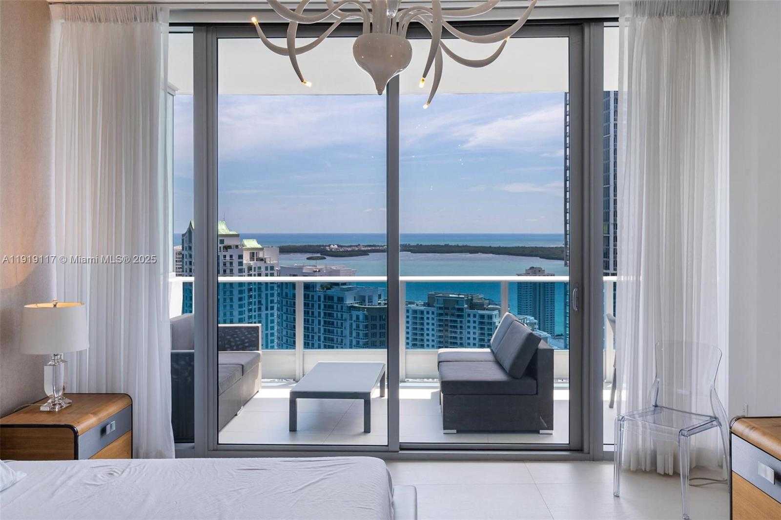 Small Image of 200 BISCAYNE BOULEVARD WAY #4707, Miami Number 12