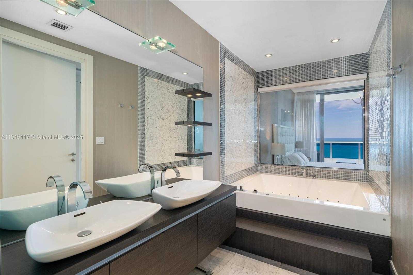 Small Image of 200 BISCAYNE BOULEVARD WAY #4707, Miami Number 14