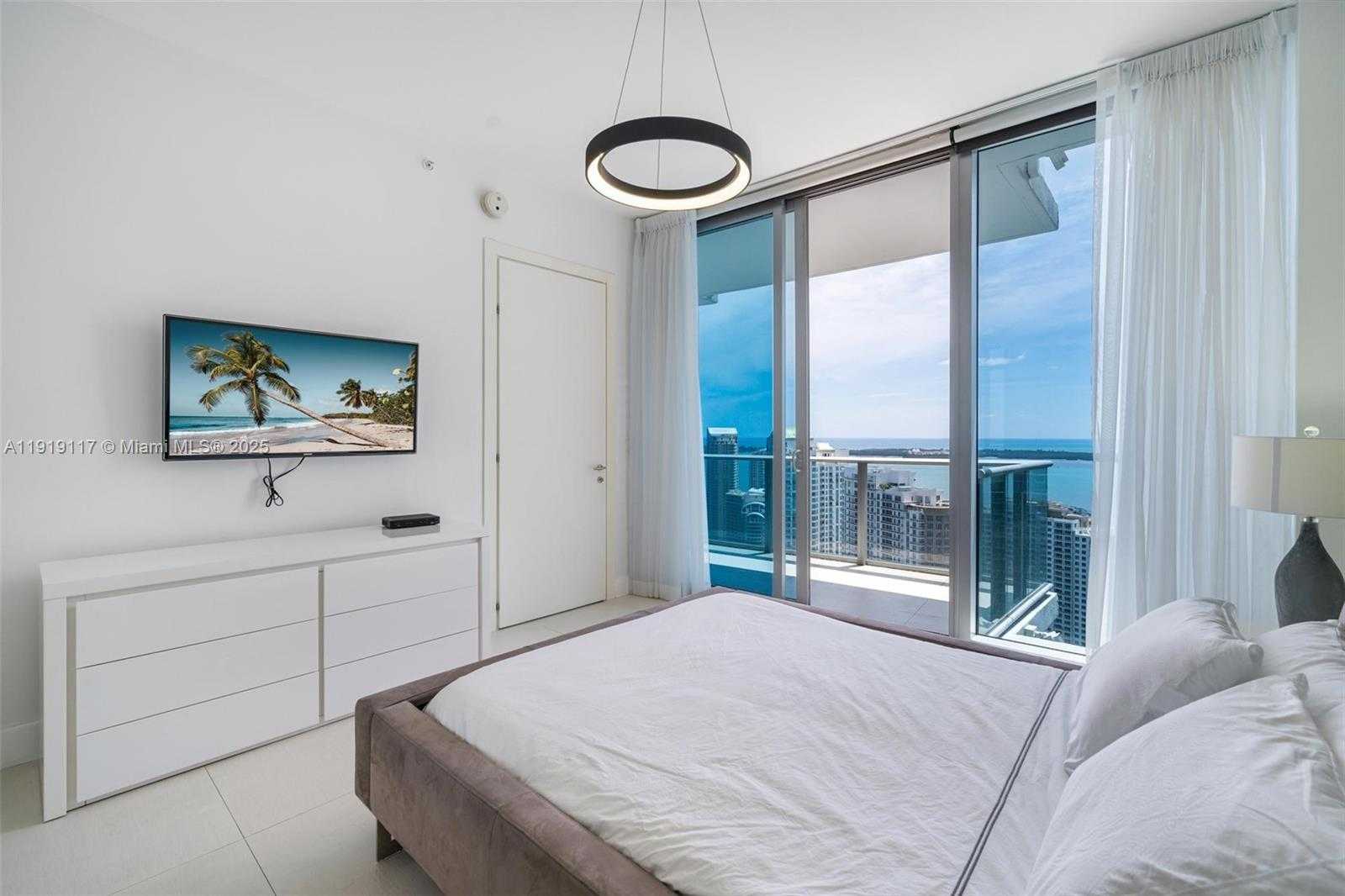 Small Image of 200 BISCAYNE BOULEVARD WAY #4707, Miami Number 18