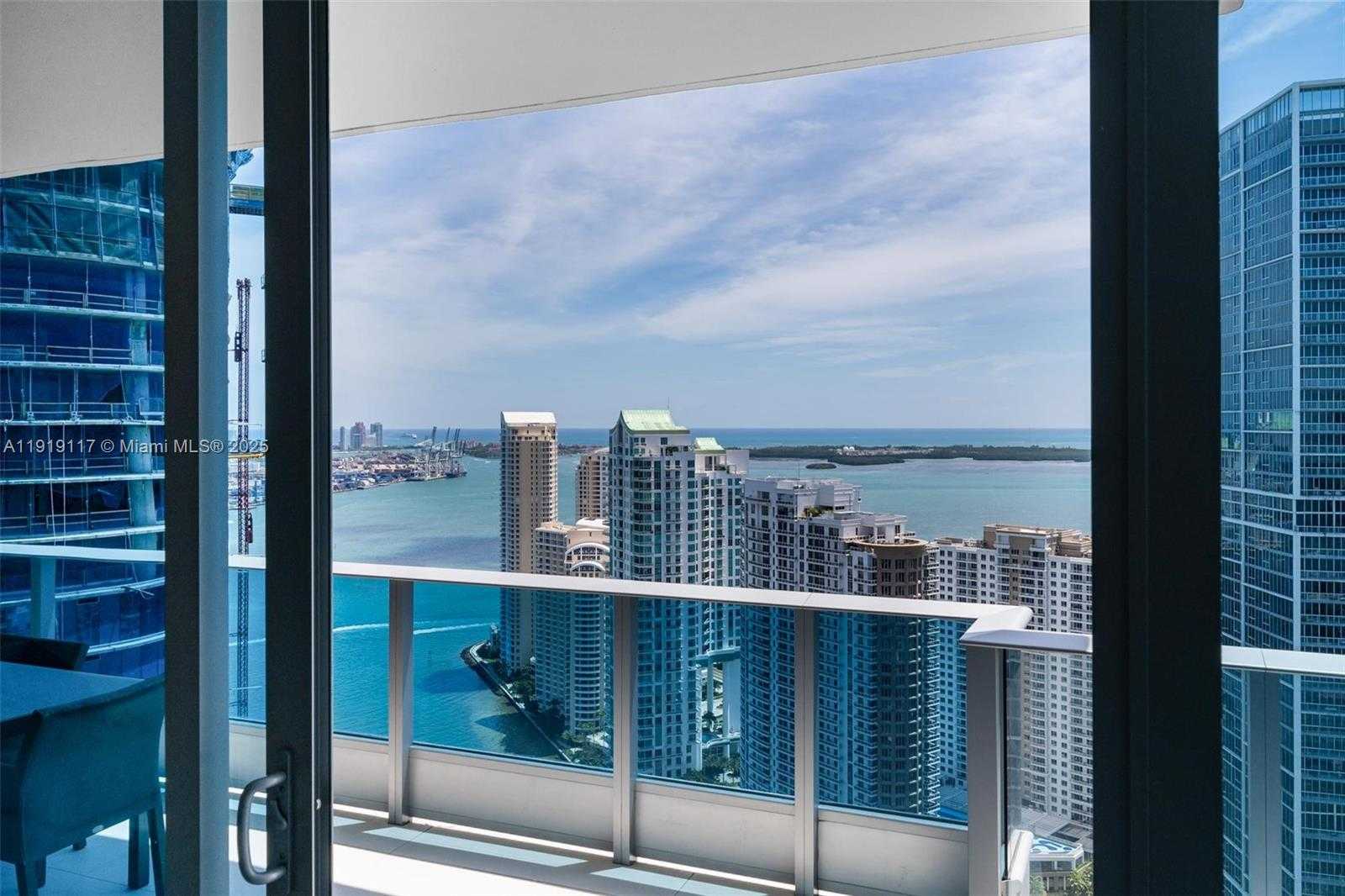Small Image of 200 BISCAYNE BOULEVARD WAY #4707, Miami Number 31