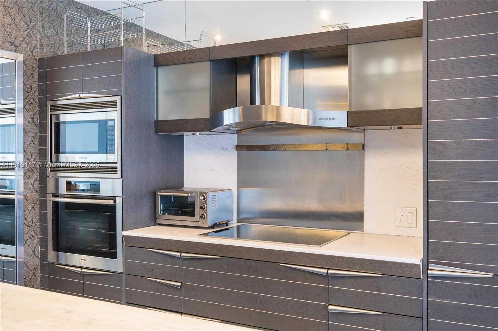 Small Image of 200 BISCAYNE BOULEVARD WAY #4707, Miami Number 4