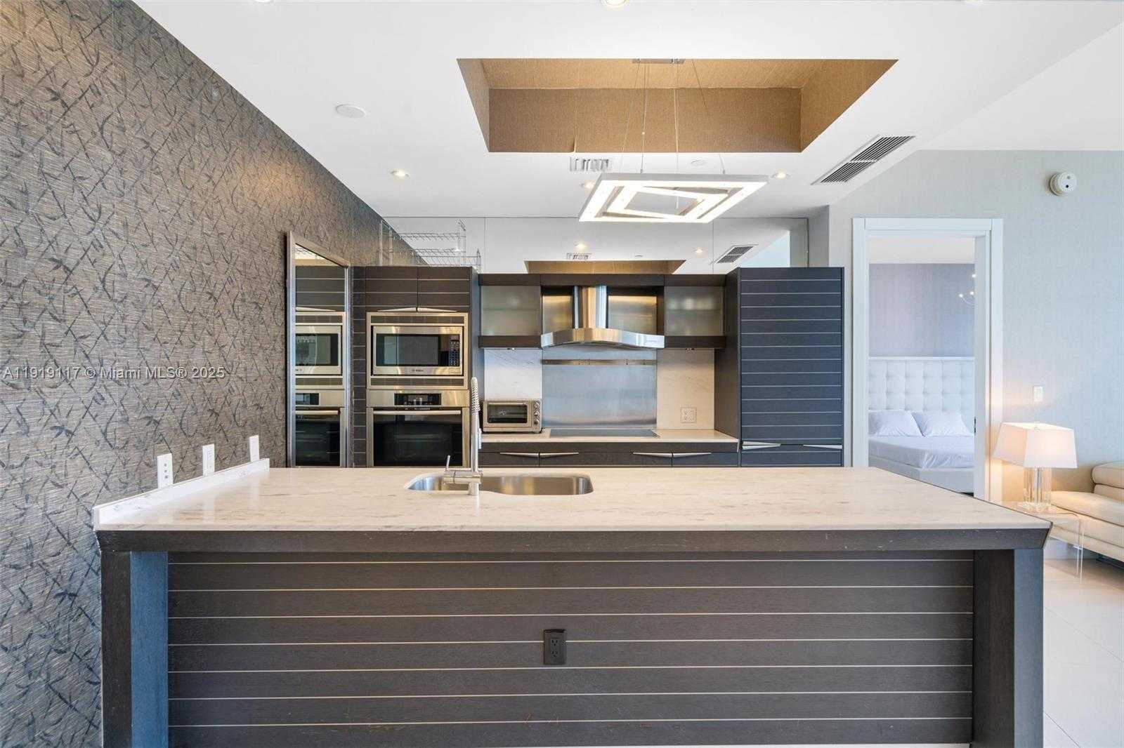 Small Image of 200 BISCAYNE BOULEVARD WAY #4707, Miami Number 5