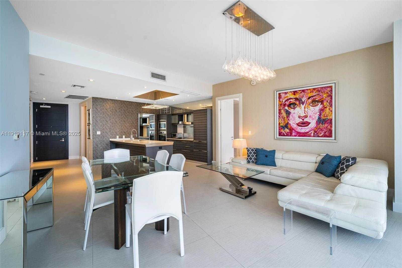 Small Image of 200 BISCAYNE BOULEVARD WAY #4707, Miami Number 6