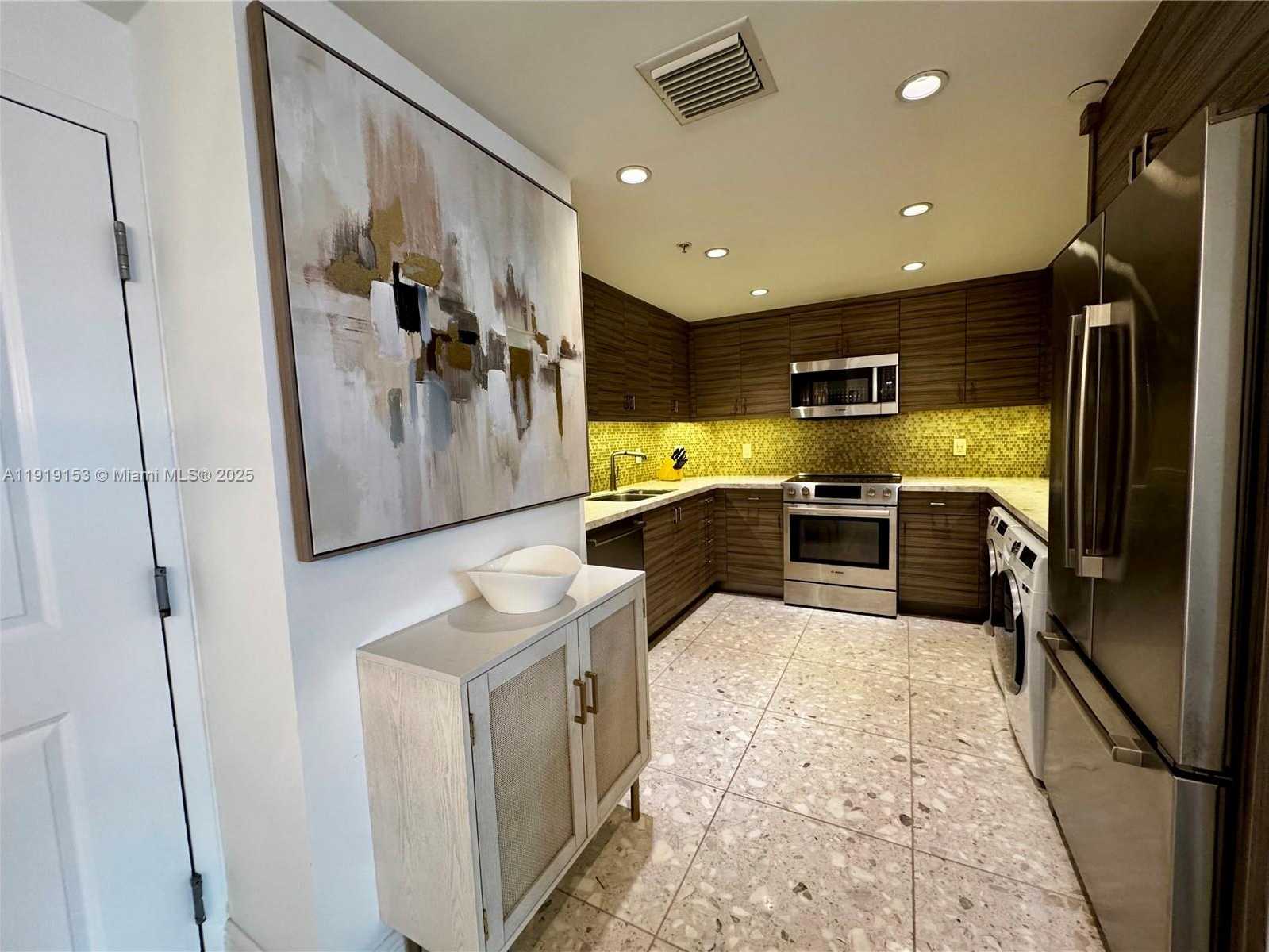 Small Image of 1250 SOUTH MIAMI AVE #2403, Miami Number 3