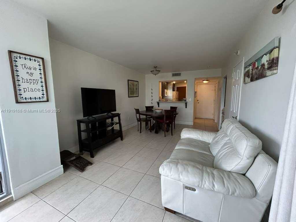 Small Image of 2899 COLLINS AVE #625, Miami Beach Number 2