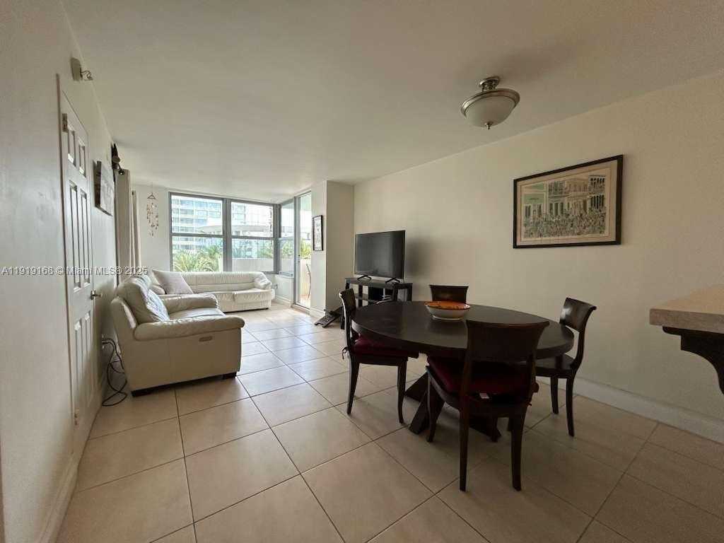 Small Image of 2899 COLLINS AVE #625, Miami Beach Number 3