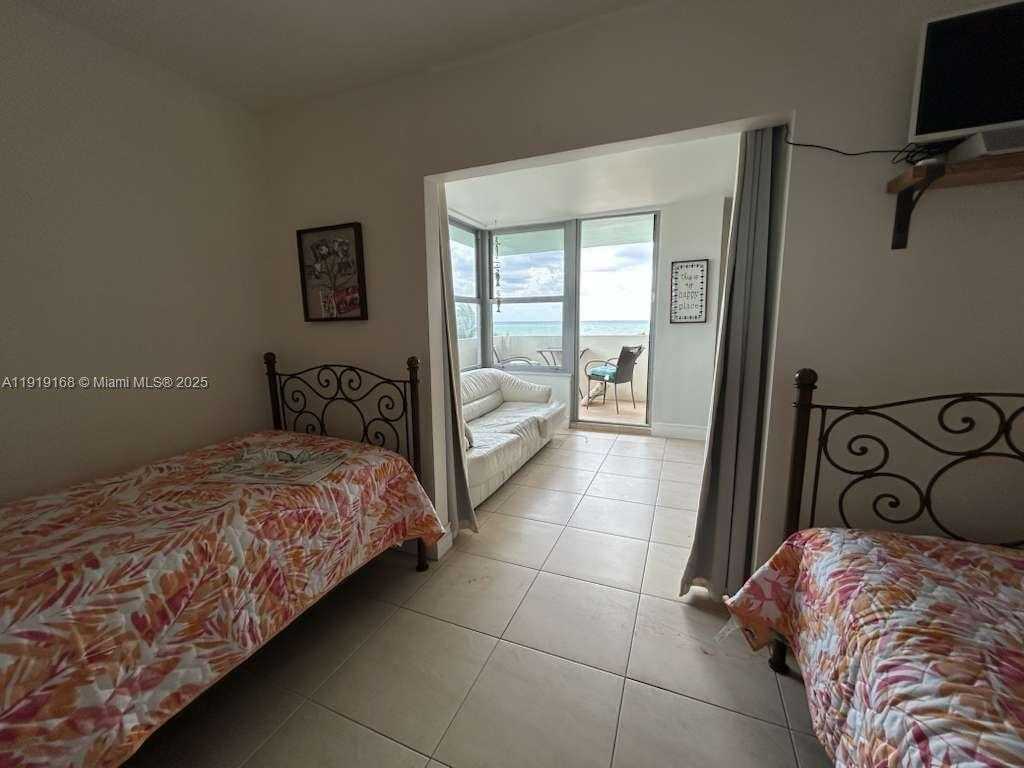 Small Image of 2899 COLLINS AVE #625, Miami Beach Number 4